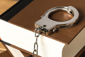 В Коврове продавца из магазина мебели будут судить за обман клиентов на 2,8 млн рублей