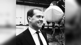 Дмитрий Медведев стал главредом новых учебников по обществознанию