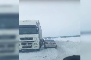 В Юрьев-Польском районе фуры застряли в снежной каше