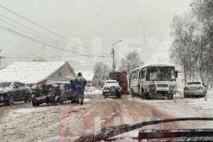 Автобус устроил массовое ДТП с пострадавшими в Александрове