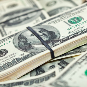 Центробанк продлит ограничения на снятие наличной валюты