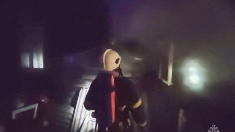 Спасенных на пожаре в Коврове мужчин увезли в больницу