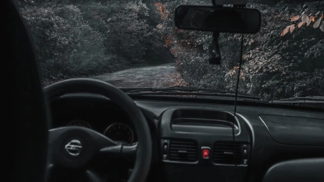 Во Владимирской области москвич угнал авто и врезался в железнодорожный шлагбаум