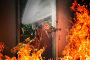 Во Владимирской области загорелась квартира с ребенком внутри