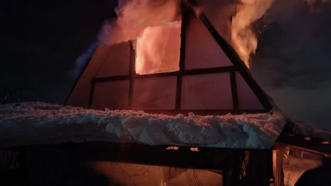 Во Владимирской области в частном доме загорелась крыша