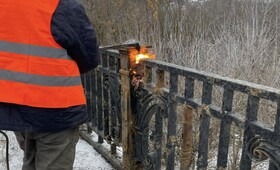 На мосту через Клязьму смонтировали временные перила