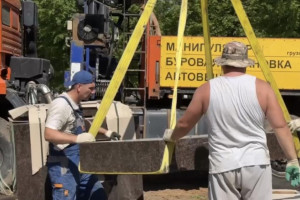 Во Владимире приступили к установке памятника пограничнику
