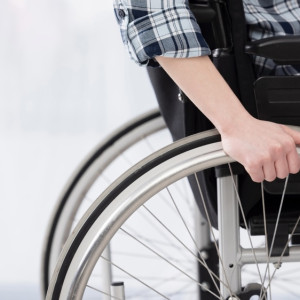 Глава СК взял на контроль историю с тратившей деньги на алкоголь матерью инвалида из Мурома