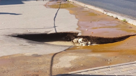 Стала известна причина провала асфальта у пединститута во Владимире