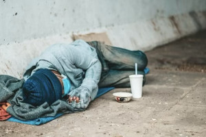 Во Владимирской области мать двоих детей использовала бомжей для «рабского труда»