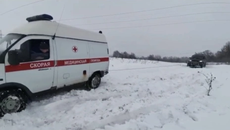 Во Владимире машина скорой застряла в снегу