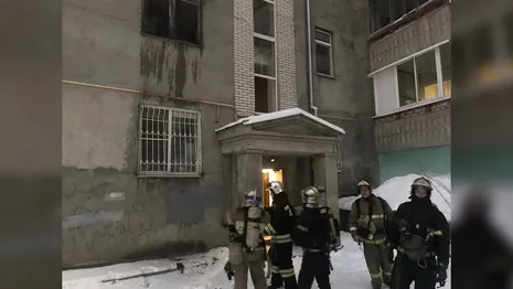 Владимирские спасатели вытащили человека из горящей квартиры