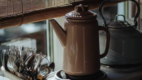 Житель Владимирской области пойдет под суд за убийство приятеля чайником