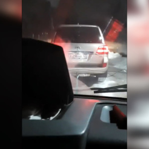 Во Владимире скорая с пациентом в тяжелом состоянии застряла в снегу