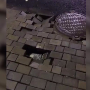 Во Владимире дождь «смыл» брусчатку