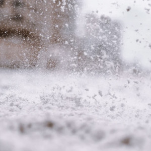 Во Владимирской области в одном из городов выросла гора из снега