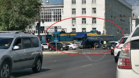 Во Владимире поезд столкнулся с самосвалом