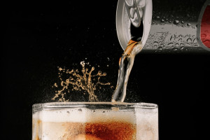 В Госдуме в первом чтении приняли закон о запрете продажи энергетиков детям