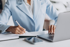 Во Владимирской области ограбили бизнесвумен и ее любовника на 3,7 млн рублей