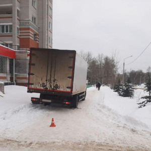 Во Владимирской области КамАЗ сбил 80-летних пешеходов