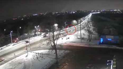 Момент аварии с вылетевшем с моста микроавтобусом во Владимире попал на видео