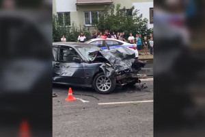 Момент превращения машин в месиво при ДТП во Владимире попал на видео