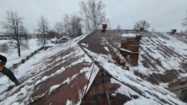 В Вязниках на крышах школ и детсадов выросли опасные сосульки