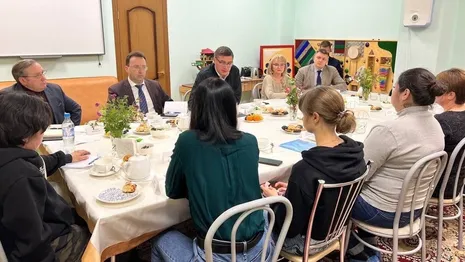 Авдеев встретился с обратившимися к Путину женами мобилизованных