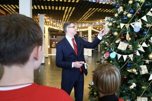 Владимирский губернатор исполнил новогодние желания 5 детей