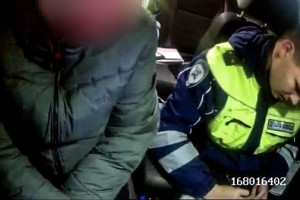 Выпивший 12 бутылок пива водитель из Меленок пытался дать взятку сотруднику ДПС