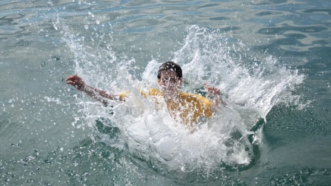 Во Владимирской области сотрудницы кафе на набережной спасли тонущего ребенка