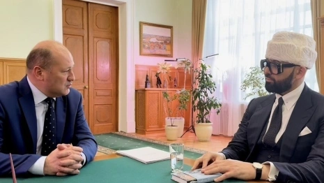 Известный блогер пообещал купить машину для бойцов СВО после поездки на Ferrari по набережной