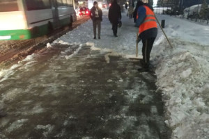 Во Владимире коммунальщики вышли на борьбу со снегом и льдом в усиленном режиме