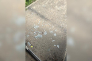В Карабаново на голову 7-летней девочки упало стекло из окна подъезда