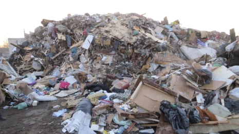 В Гусь-Хрустальном мужчину завалило отходами и спрессовало ковшом