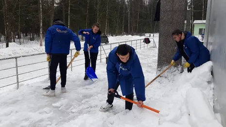 Во Владимирской области волонтеры расчистили мемориал на месте гибели Юрия Гагарина