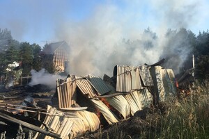 Под Киржачом загорелся строительный магазин