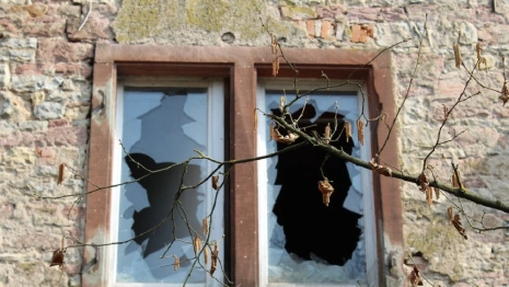 Во Владимирской области чиновники оставили людей жить в доме без крыши