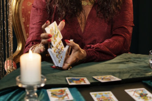 Гадалку из Владимира осудили на 4 года за кражу денег под предлогом снятия порчи