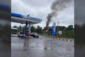Во Владимирской области вблизи заправки сгорел дом
