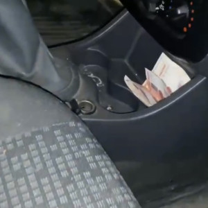 Жительницу Владимирской области заподозрили в попытке дать 100 тыс. рублей полицейскому