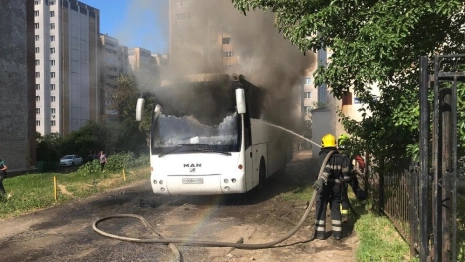 Во Владимире сгорел автобус: появилось видео