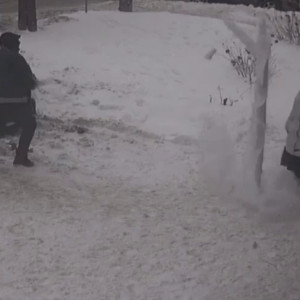 Во Владимире огромная сосулька едва не убила пенсионерку