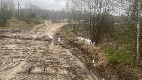 Дорога в Красной Горбатке превратилась в глиняное месиво