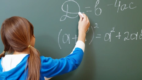 Стала известна личность пострадавшей от падения штукатурки школьницы из Лакинска