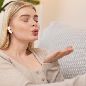 Владимирцев предупредили о подделывающих голоса через нейросеть аферистах