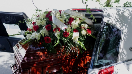 Во Владимирской области руководитель ритуального бюро лишил зарплаты 13 работников