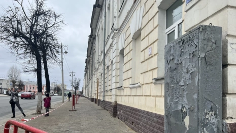 Мэрия Владимира заявила о безопасности детей в разрушающейся школе