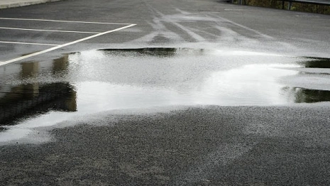 Из-за 30-градусной жары во Владимире начали поливать дороги