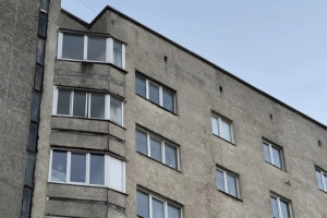 В Радужном ребенок упал с крыши недостроенного здания